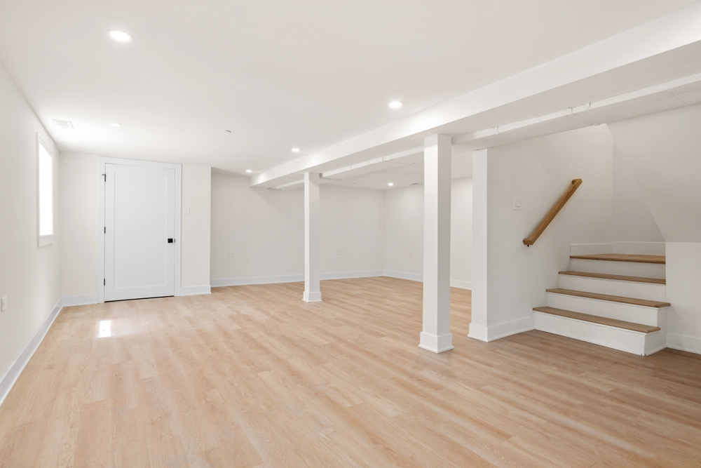 Minimalist,Empty,Room,With,Blond,Hardwood,Floors,For,Design,And